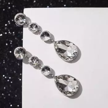 Серьги висячие со стразами "Вечеринка" дорожка из капель, цвет белый в серебре, 7,3см