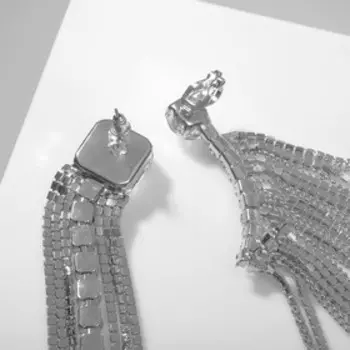 Серьги висячие со стразами «Водопад» асимметрия, белые в серебре, 16.5 см