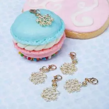 Шарм "Снежинка", цвет белый в золоте