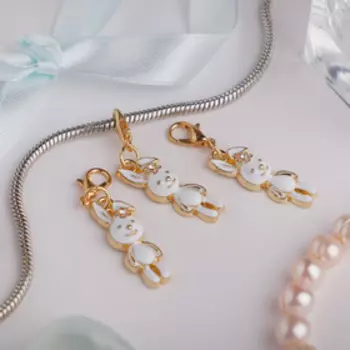 Шарм "Зайчик", цвет белый в золоте