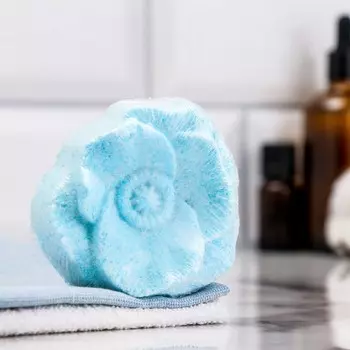 Бомбочка для ванны "Цветок" с ароматом лаванды, голубая