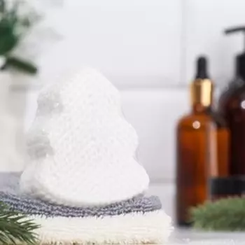 Бомбочка для ванны «Ёлочка» с ароматом клубники, белая, 120 г