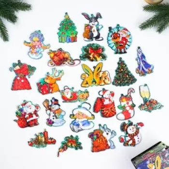 Шкатулка деревянная с игрушками 22 шт 10х10х7,5 см