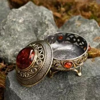 Шкатулка из латуни и янтаря "Царская"