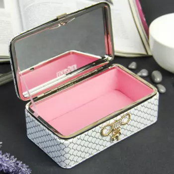 Шкатулка кожзам для украшений "Сеточка" белая с золотом 5,5х14,7х8,5 см