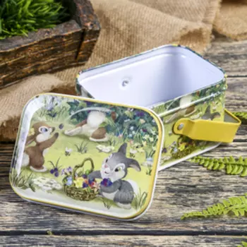 Шкатулка металл с ручкой "Зайчики на лужайке" 6х10,5х8 см