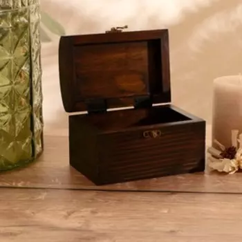 Шкатулка с чеканкой 14,5х9,5х10 см. дерево манго