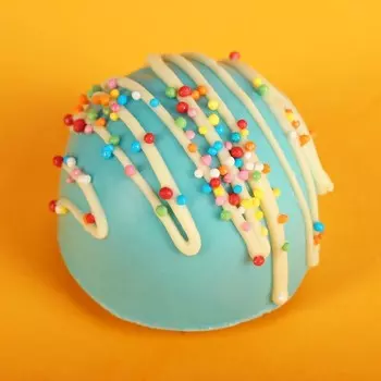 Шоколадная бомбочка с маршмеллоу «8 марта», 35 г.