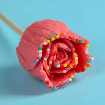 Шоколадная роза с посыпкой «8 марта», 20 г.