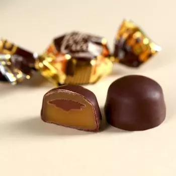 Шоколадные конфеты с начинкой «Чудесных мгновений» в коробке с ручкой, 100 г.