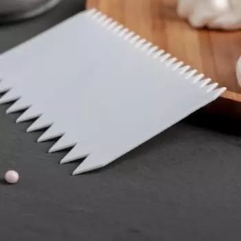 Шпатель кондитерский Доляна «Зубчики», 117 см, белый