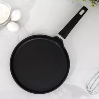 Сковорода блинная KUKMARA «Традиция», d=24 см, съёмная ручка, антипригарное покрытие, алюминий, чёрная