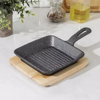 Сковорода «Гриль. Квадрат», 15,5×5 см, на деревянной подставке