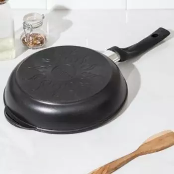 Сковорода «Классик», d=24 см , h=6 см, стеклянная крышка, пластиковая ручка, антипригарное покрытие, цвет чёрный