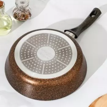 Сковорода литая, d=24 см, стеклянная крышка, индукция, антипригарное покрытие, цвет коричневый