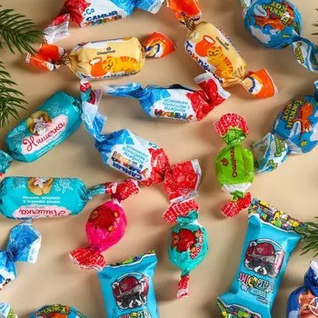 Сладкий детский новогодний подарок «Замурчательного года», конфеты + заготовка для открытки, 500 г.