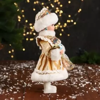 Снегурочка под ёлку «Зимнее волшебство. В кокошнике с камнями», 32 см, золото