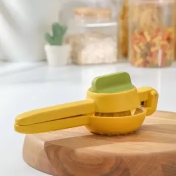 Соковыжималка ручная Доляна Juicer, жёлтая, зелёная