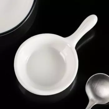 Соусник Доляна «Классика», 30 мл, 106 см, с ручкой, керамика, белый