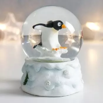 Сувенир полистоун водяной шар "Пингвин на снегу" 7х6,7х8,8 см