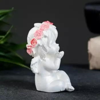 Статуэтка "Ангелина посылает воздушный поцелуй" перламутр, 7х6х5см