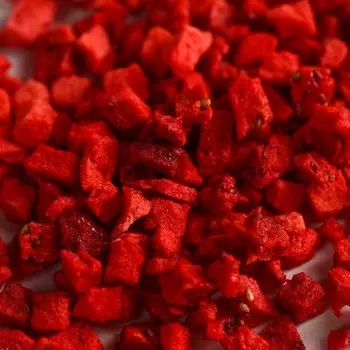 Сублимированная земляника кусочками для капкейков и шоколада, 5 г.