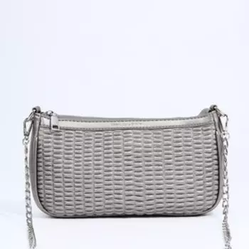 Сумка-багет на молнии, длинный ремень, цвет серебристый