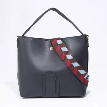 Сумка женская, отдел на кнопке, длинный ремень, цвет чёрный