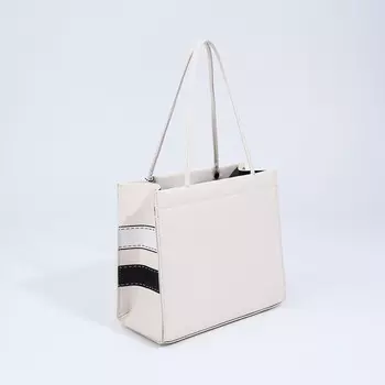 Сумка женская на кнопке, цвет белый