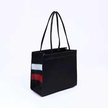 Сумка женская на кнопке, цвет чёрный