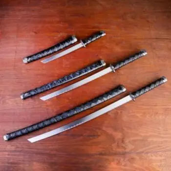 Макет оружия «Сувенирные катаны на подставке 3в1. Чёрные ромбы», подарочный набор, ножны кожзам, 47 см; 70 см; 89 см