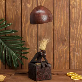 Сувенир дерево "Абориген на воздушном шаре" 30х10х10 см