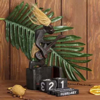 Вечный календарь «Абориген с гитарой», 23167 см, дерево