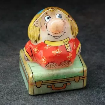 Сувенир "Домовой на сундуке", 4х5х7 см, селенит