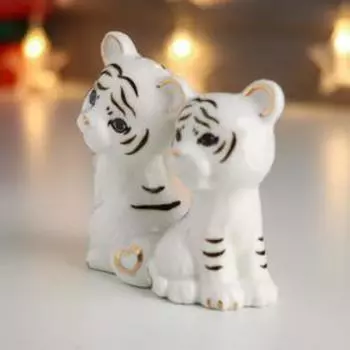 Сувенир керамика "Белые тигрята с сердечками" с золотом 9х9,5х4,6 см