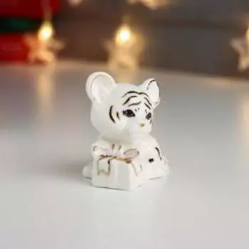 Сувенир керамика "Белый тигрёнок подарок с бантом" с золотом 6,8х6,8х4,5 см