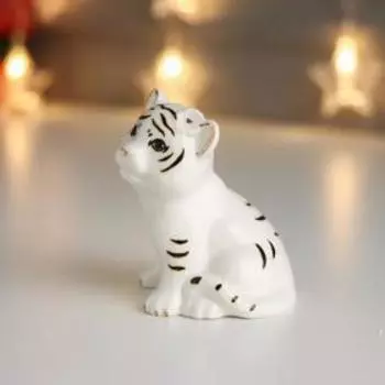 Сувенир керамика "Белый тигрёнок с цветочком на голове" с золотом 7,7х5,4х6,2 см