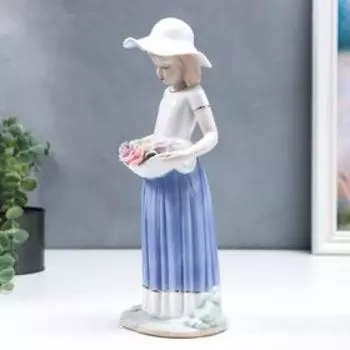 Сувенир керамика "Девочка в голубой юбке и белой шляпке с тарелкой с цветами" 30 см