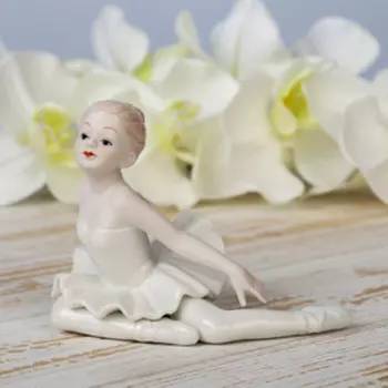 Сувенир керамика "Малышка-балерина в белом платье" 9,3х13х8 см