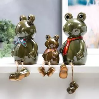 Сувенир керамика "Нарядная лягушачья семья" набор 3 шт 16х9,5х8 см