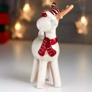 Сувенир керамика "Олешка в красном полосатом колпаке и шарфике" 16,4х6,3х9,5 см