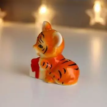 Сувенир керамика "Рыжий тигрёнок подарок с бантом" 6,8х6,8х4,5 см
