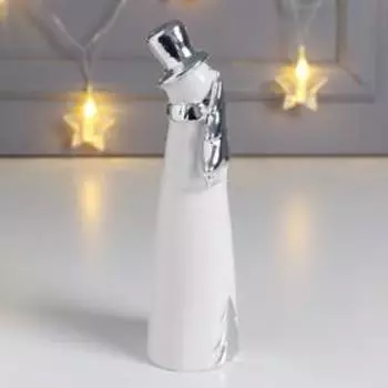 Сувенир керамика "Снеговик в цилиндре, с ёлочками" серебро 16,6х4,6х5,6 см