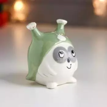 Сувенир керамика "Совёнок-малыш в зелёной шапке с кисточками" 8,7х6,8х7,1 см