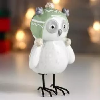 Сувенир керамика "Совёнок в зелёной шапке с кистями и бамбошками" 13,5х6х8,1 см