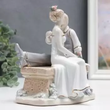 Сувенир керамика "Влюблённая пара на скамеечке" 16 см