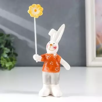 Сувенир керамика "Заяц в коричневой футболке с цветком" 5х6х15 см