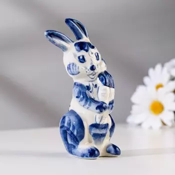 Сувенир "Кролик Аврора с морковью", высота 10 см, гжель