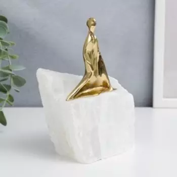 Сувенир латунь, кварц "Абстракция. Человек в плаще на горе" 15х5х17 см