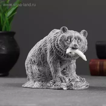Сувенир "Медведь бурый с рыбой" 10см
